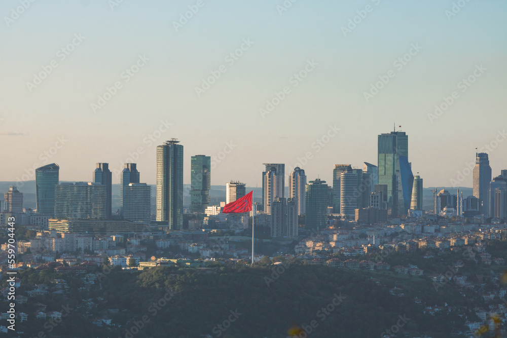 Obraz premium Istanbul skyline with skyscrapers and Turkish Flag at sunset