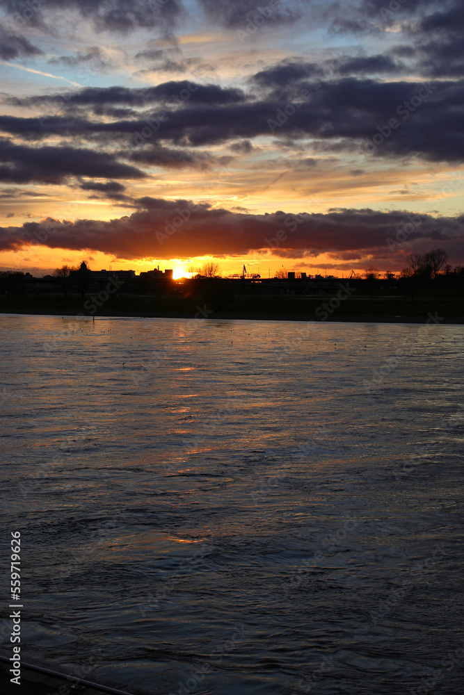 sonnenuntergang am rhein