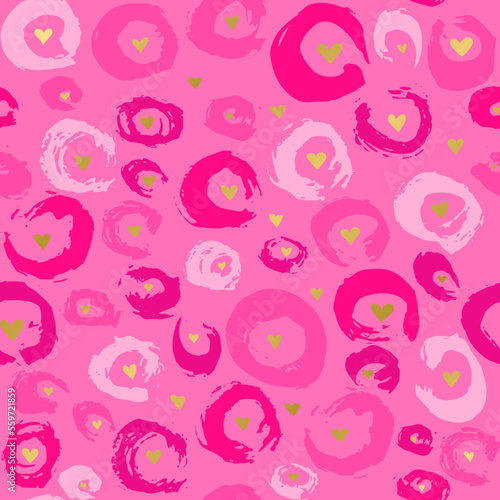 Dry Brush Free Hand Circles with Small Gold Hearts Inside Seamless Pattern