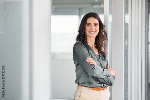 Fotografia Portrait of successful mature businesswoman in office