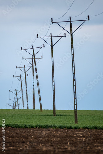Linia energetyczna, kable przesyłowe © Waldemar