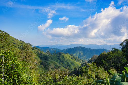 登山道から眺める山間部の風景 タイ・カムペーンペット