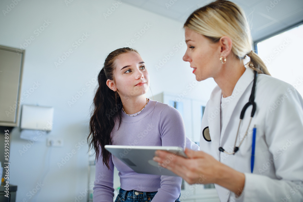 © Halfpoint - Young woman doctor explaining diagnosis to teenage girl in her ambulance. © Halfpoint - Young woman doctor explaining diagnosis to teenage girl in her ambulance.