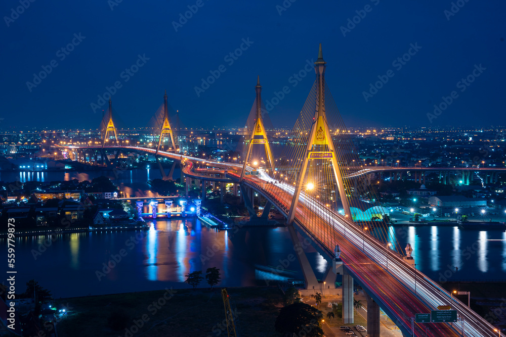 Obraz premium View of Bhumibol Bridge across the Chao Phraya River at night is a landmark of Bangkok, Thailand