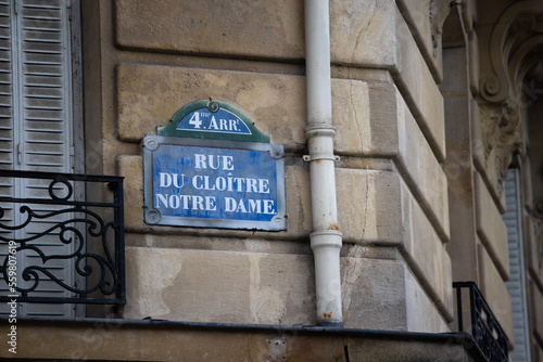 panneau de signalisation indiquant la rue du Cloître Notre Dame à Paris © Tof - Photographie