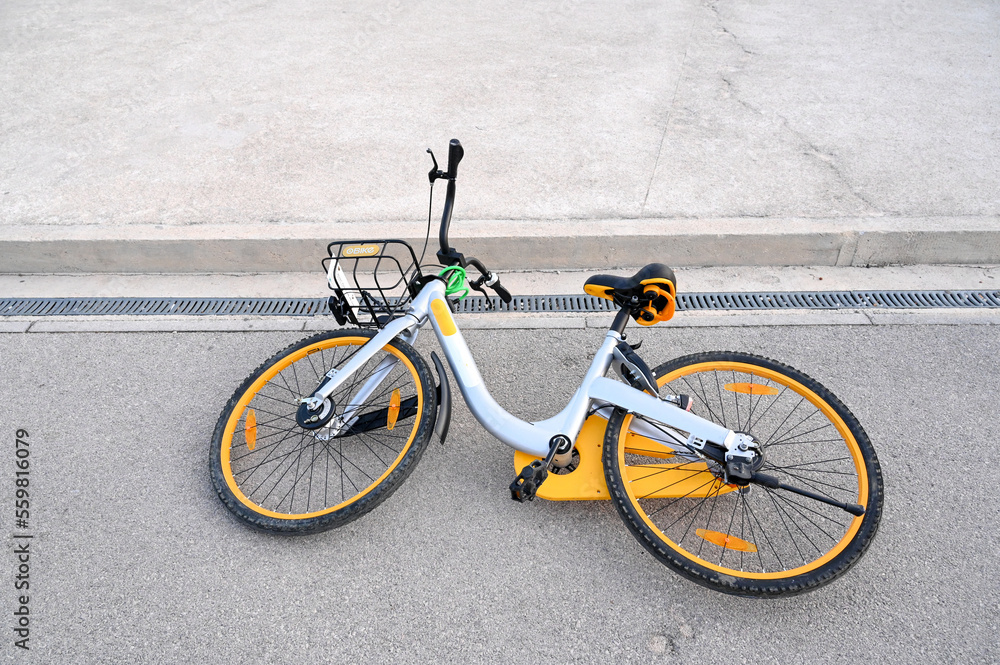 Naklejka premium Rent-a-bike left on the street. Uncivilized behavior.