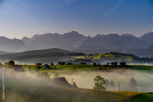 Fototapeta Naklejka Na Ścianę i Meble -  Tatry, góry, mgła, karpaty