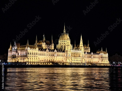 Photography Beleuchtetes Regierungsgebäude in Budapest bei Nacht