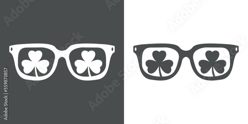 Día de San Patricio. Silueta aislada de gafas de sol con reflejo de shamrock de 3 hojas