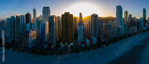 Pôr-do-sol em Balneário Camboriú - SC © Daniel