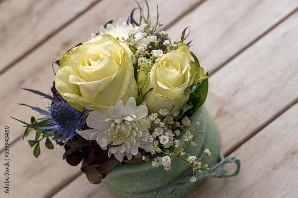 Blumenstrauß mit weißen Rosen Blumenstrauß mit weißen Rosen
