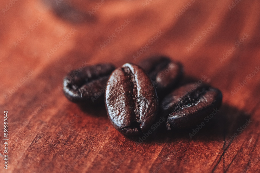 Obraz premium closeup of coffee beans on a wooden background