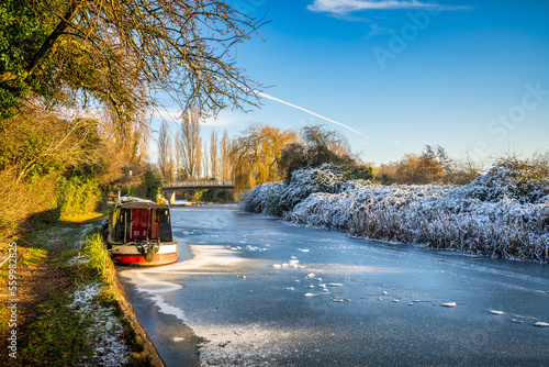 Cuadro en lienzo Grand union canal at winter season in Milton Keynes. England