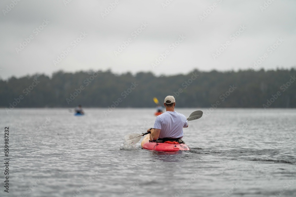 Obraz premium Kayaking on the river at sunset in Australia