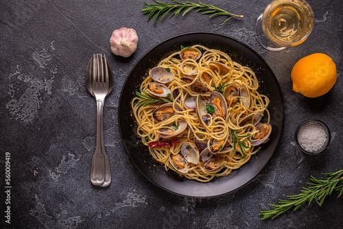 Seafood pasta with clams Spaghetti alle Vongole. photo