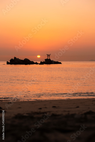 大分県杵築市の奈多海岸に昇る初日の出 © kai