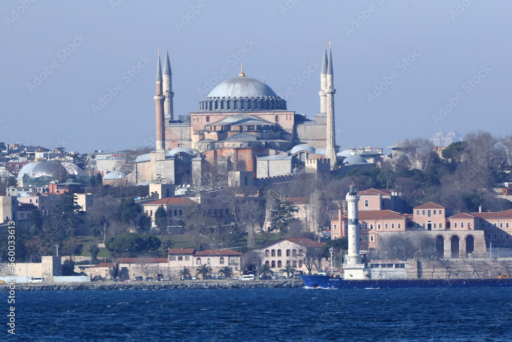 Obraz premium 09-01-2023 Istanbul-Turkey: Hagia Sophia View from Kadıköy