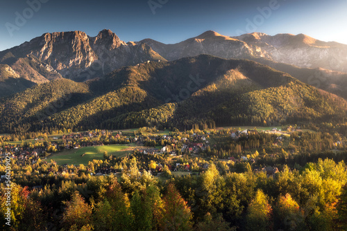 Fototapeta Naklejka Na Ścianę i Meble -  Giewont jesienią