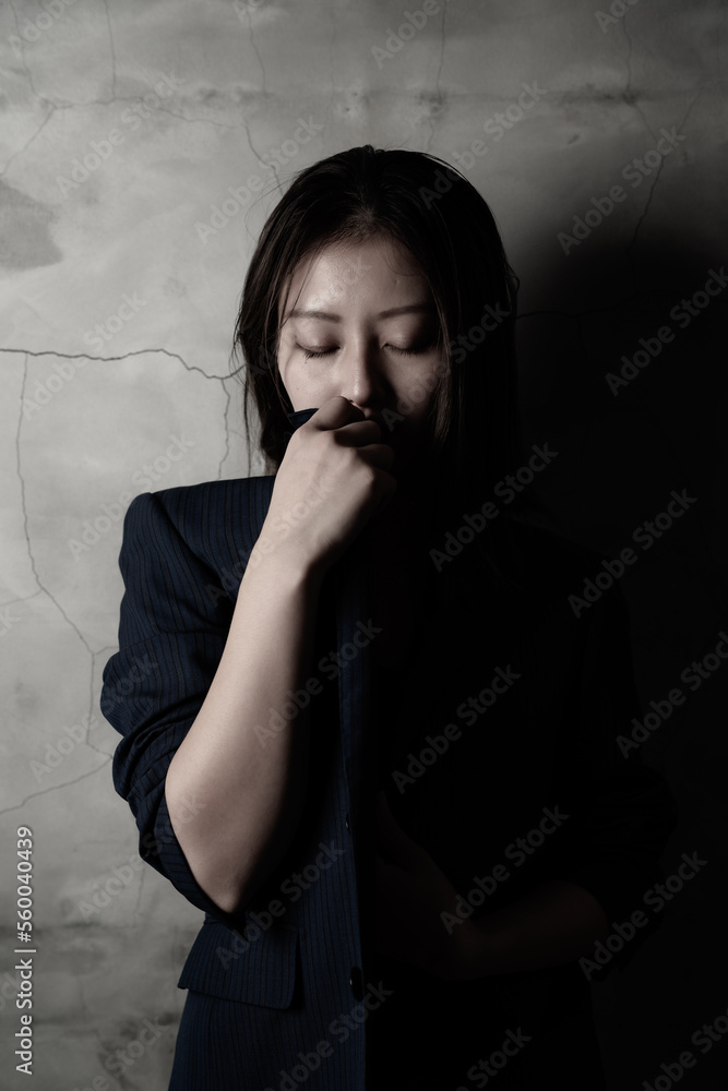 決意を固めた美しい日本人女性 Stock Photo | Adobe Stock