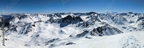 Skitour in Davos. Ski touring on the big Schwarzhorn 3145m. Wonderful winter tour to the summit above the Fluelapass.