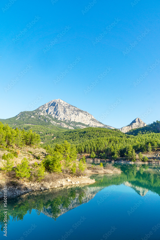 Scenic view of Doyran lake with reflection of mountains 