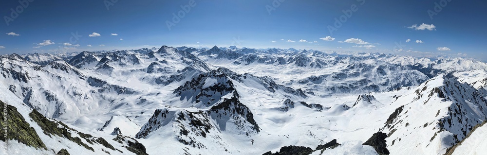Large mountain panorama on the Gorihorn Isentallispitz with a view of many mountain peaks in Davos. Skitouring in winter