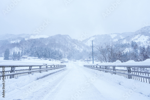 橋の雪道