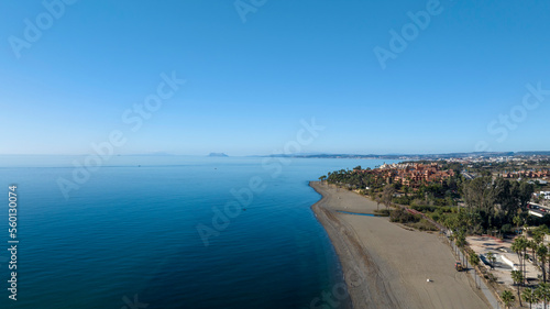vista de la playa de río Padrón en la costa de Estepona, Málaga 