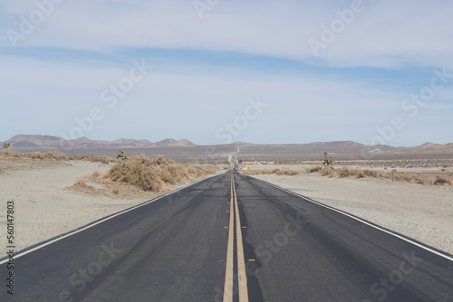 《エルミラージュ》砂漠の道路