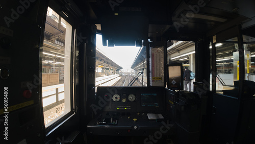 JRローカル線電車の運転室の風景