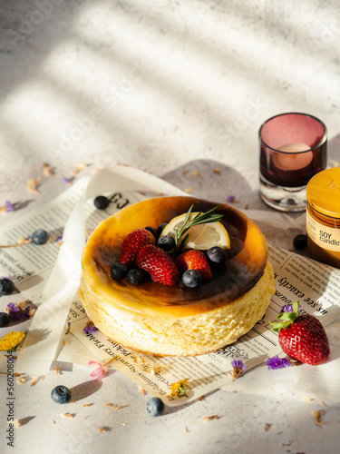 close up cheesecake with fresh strawberry and blueberries