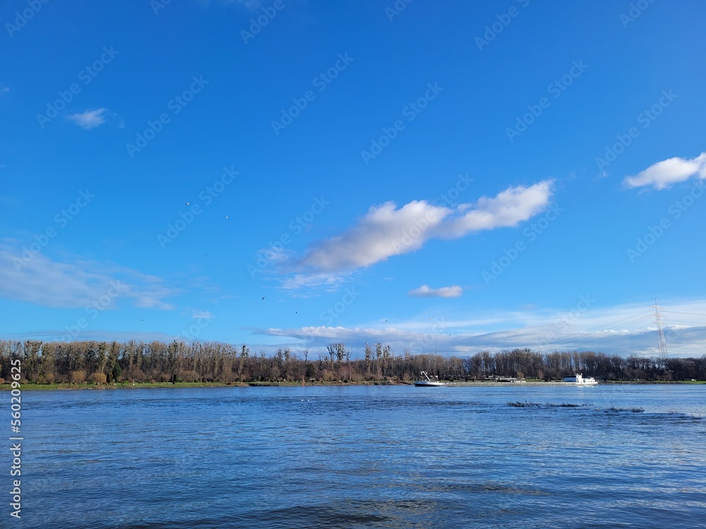 Fluss Rhein blauer himmel wolke
