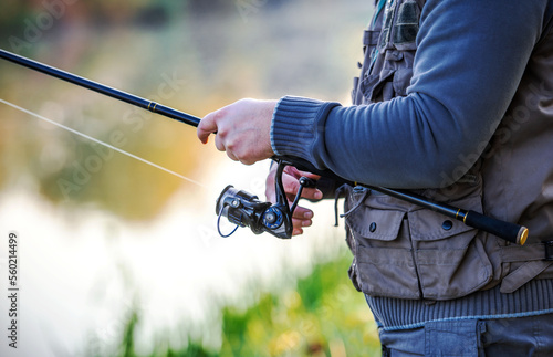 Foto Fisherman angling on the river, close up photo