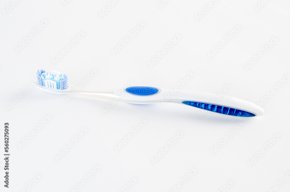 Cepillo dental en fondo blanco Cepillo dental en fondo blanco