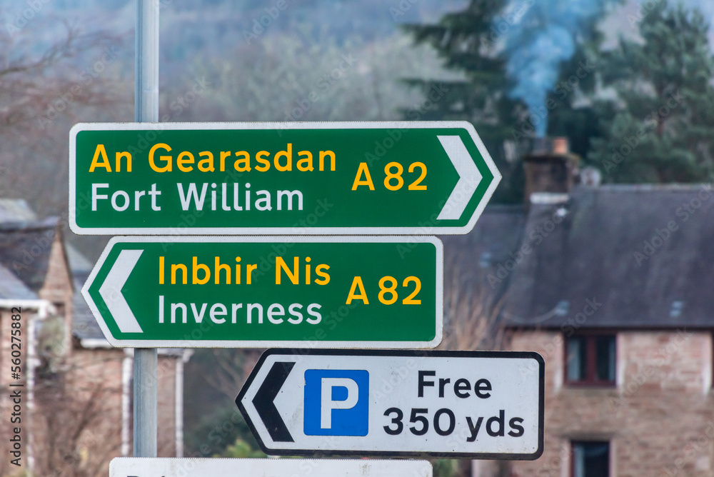 Straßenschild Fort William und Inverness, Schottland Straßenschild Fort William und Inverness, Schottland