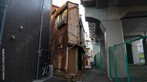 Bild auf Leinwand 狭小住宅の入口