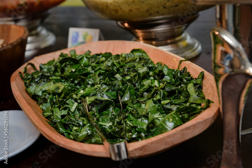 Fotografia bowl of kale sauteed in butter