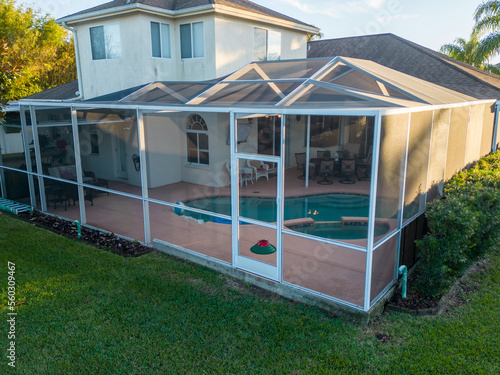 фотографія Real estate house in Tampa Florida market with pool patio and screen enclosure