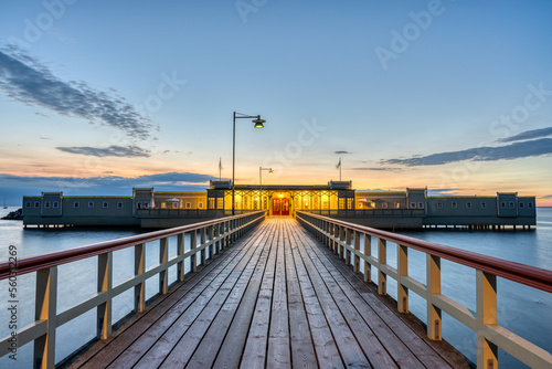 The pier and Ribersborg Kallbadhus in Malmo after sunset © elxeneize