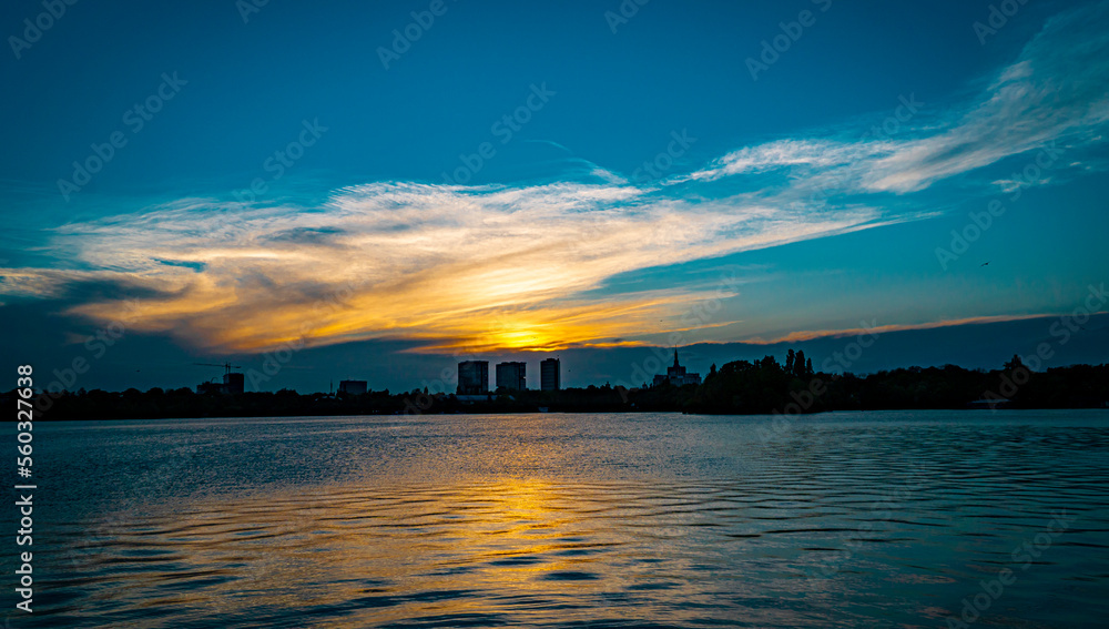Obraz premium sunset over the city