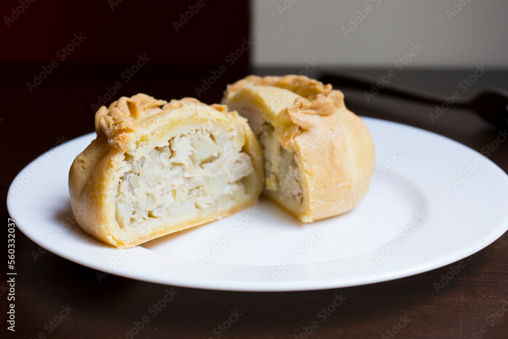 Pirozhki are stuffed rolls typical of Russian, Belarusian, and Ukrainian cuisines. They can be baked or fried with yeast. Their fillings are made of meat or vegetables. Pirozhki are stuffed rolls typical of Russian, Belarusian, and Ukrainian cuisines. They can be baked or fried with yeast. Their fillings are made of meat or vegetables.