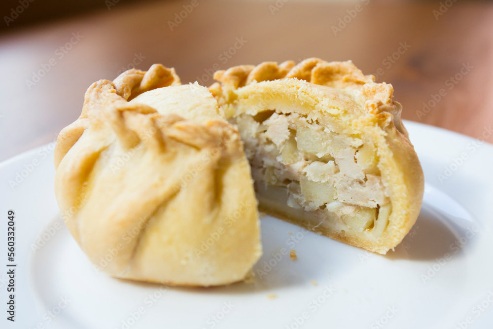 Pirozhki are stuffed rolls typical of Russian, Belarusian, and Ukrainian cuisines. They can be baked or fried with yeast. Their fillings are made of meat or vegetables. Pirozhki are stuffed rolls typical of Russian, Belarusian, and Ukrainian cuisines. They can be baked or fried with yeast. Their fillings are made of meat or vegetables.