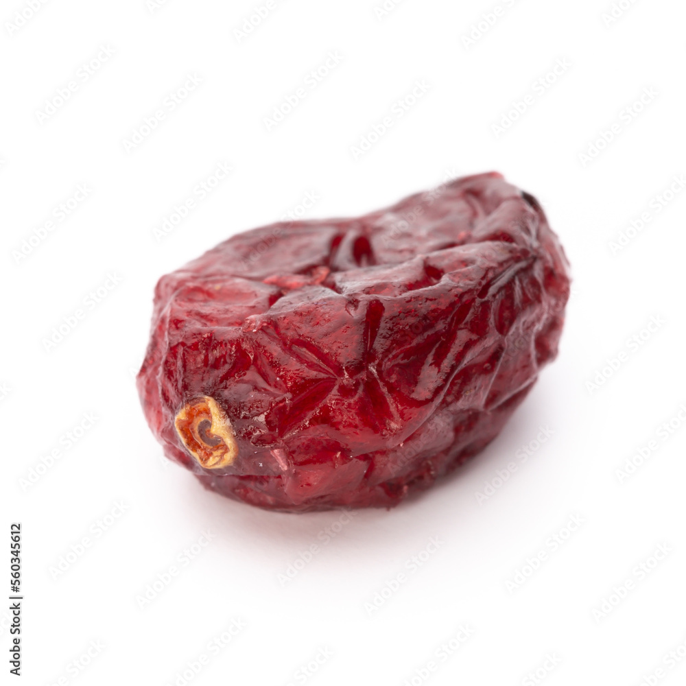 Obraz premium Dried cranberries isolated on white background