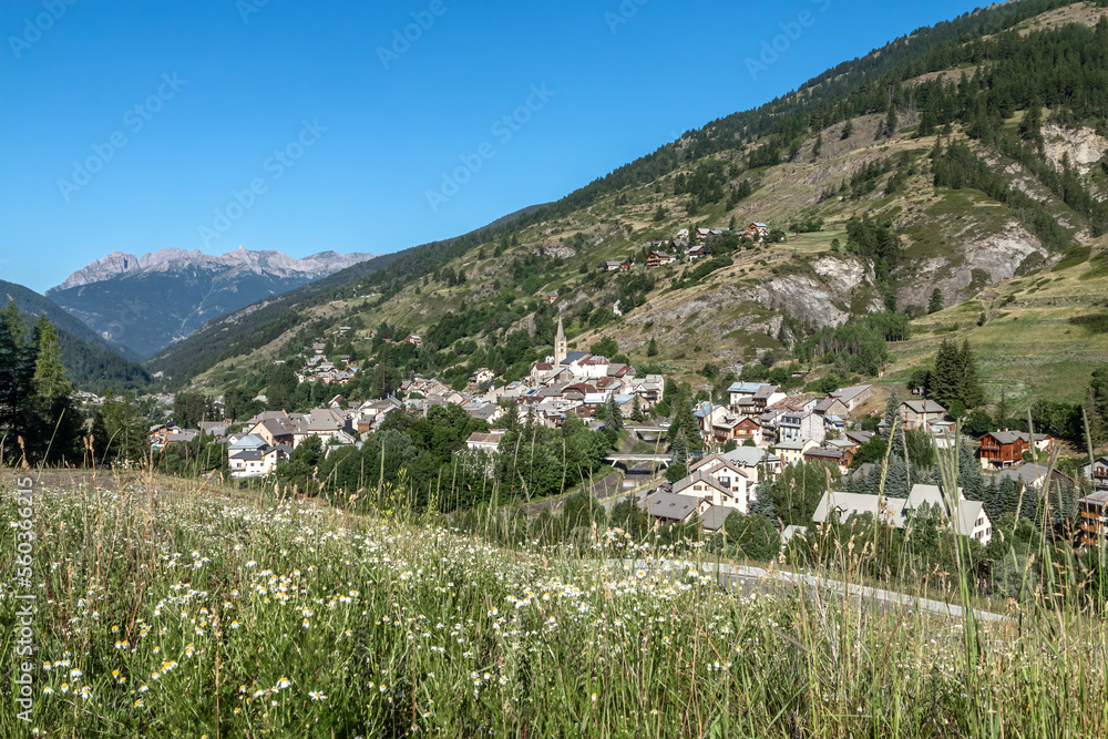 Village d' Aiguilles et Dent de Ratier , Paysage du Queyras en été , Hautes-Alpes