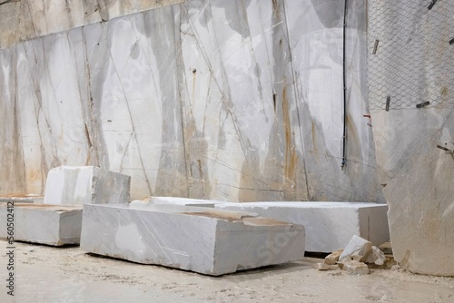 Cave di marmo attive, Carrara.