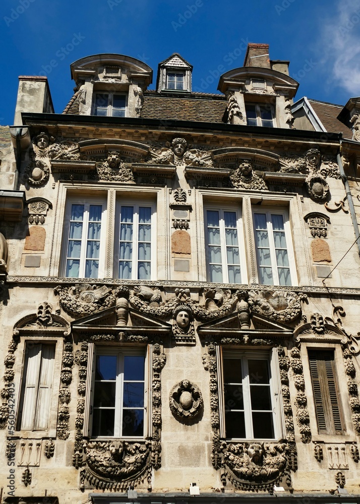 Façade d’un hôtel particulier de style Renaissance à Dijon Façade d’un hôtel particulier de style Renaissance à Dijon