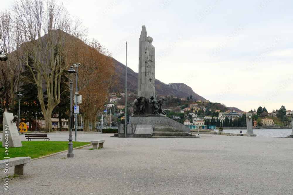 Il Monumento ai Caduti sul lungolago di Lecco, Italia.