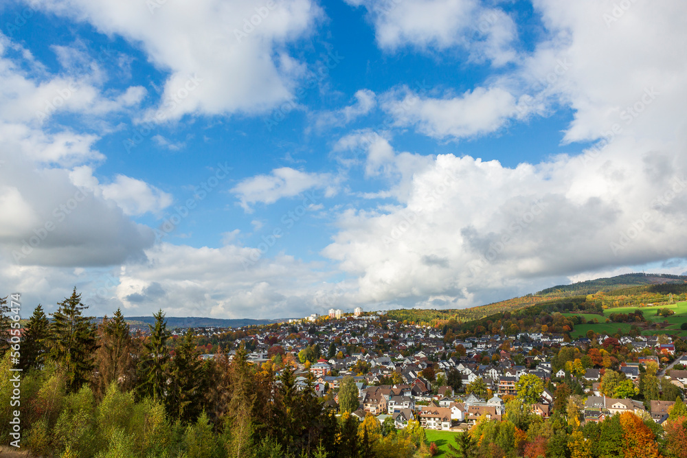 Stadt im Herbst