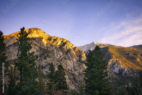 Fototapeta Naklejka Na Ścianę i Meble -  Mountain Sunrise II
