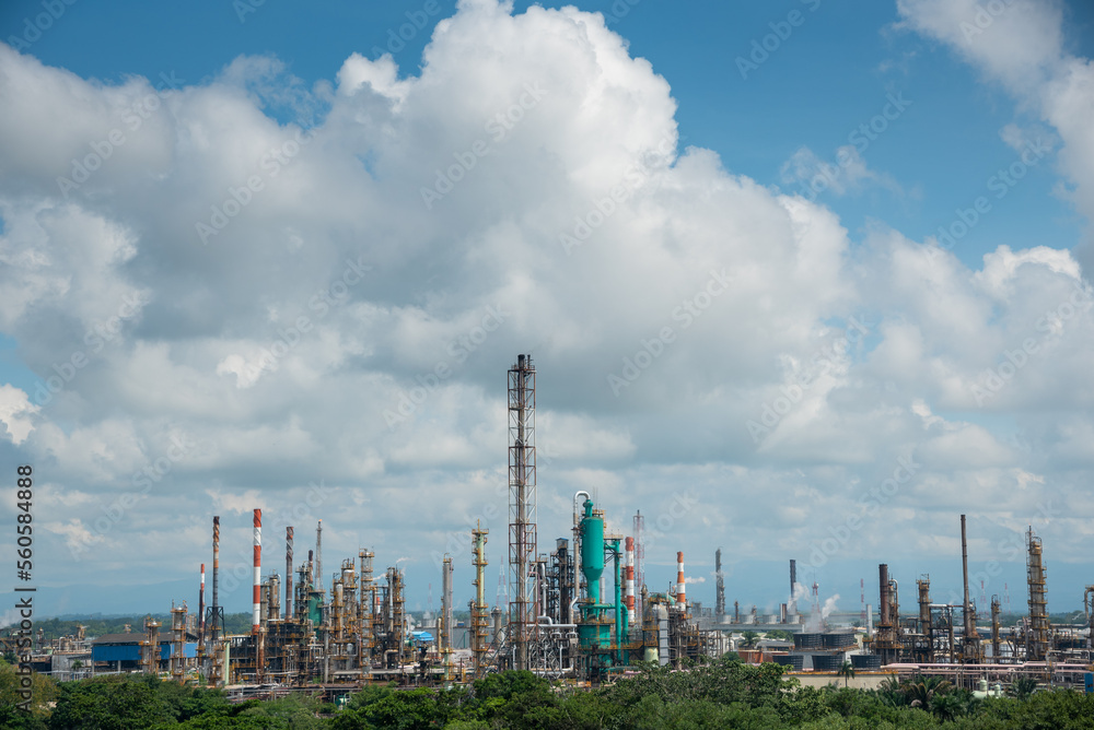 Obraz premium Oil refinery plant on a sunny day in the city of Barrancabermeja. Colombia.